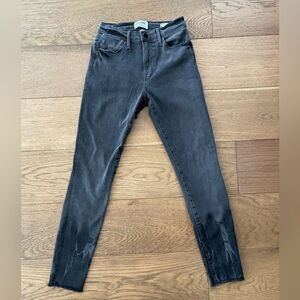 Frame Le High Skinny in Grey Whisker